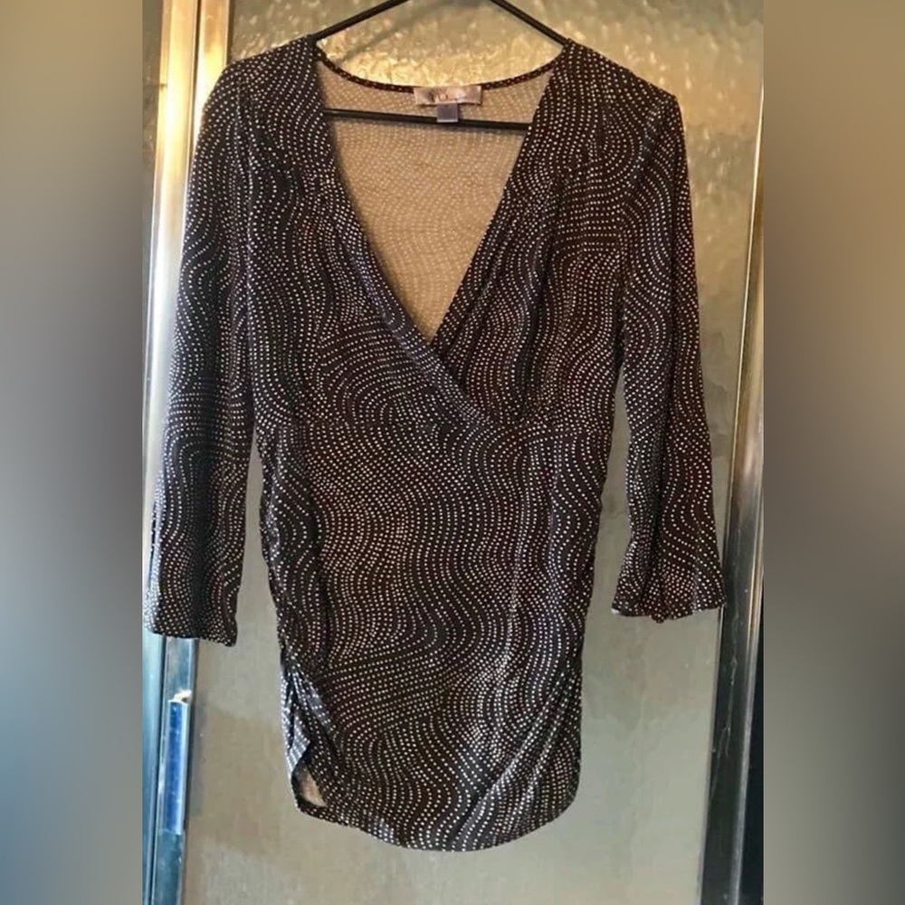 Nine and Co. by Nine West 
brown and white stretchy cross front top